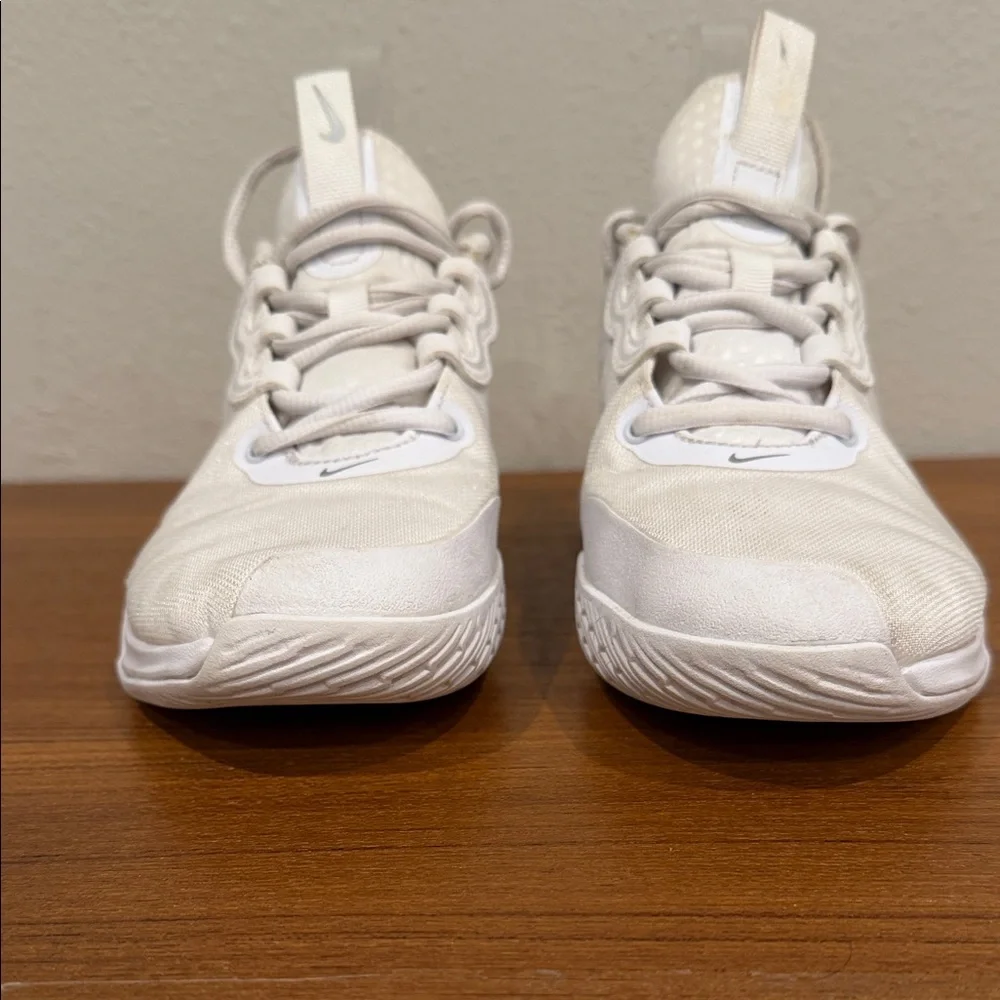 Nike Air Max Volley Sneakers Women’s 6 White Silver Volleyball Court Shoes